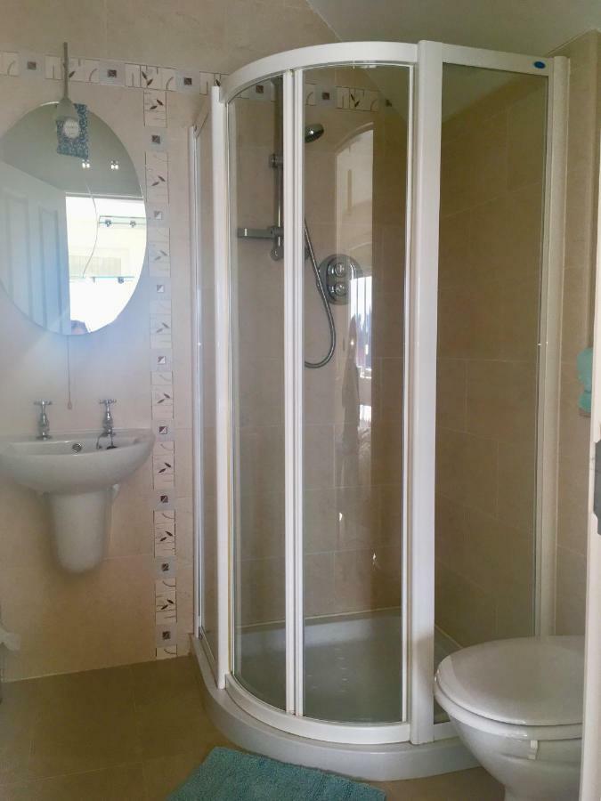 Curlew Apartment Knights Town Екстер'єр фото