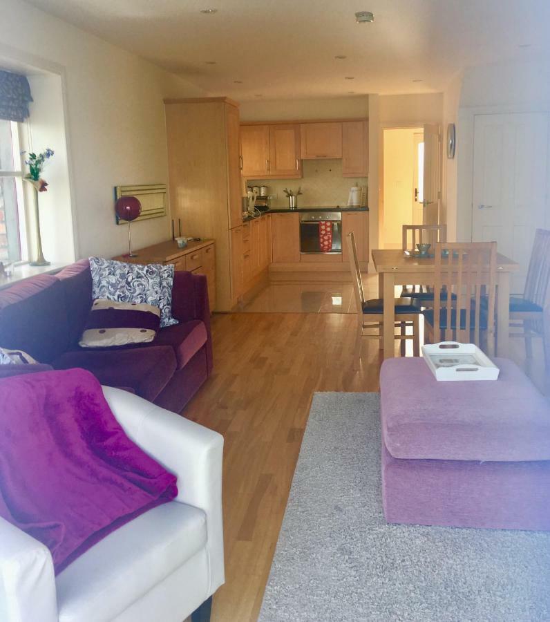 Curlew Apartment Knights Town Екстер'єр фото